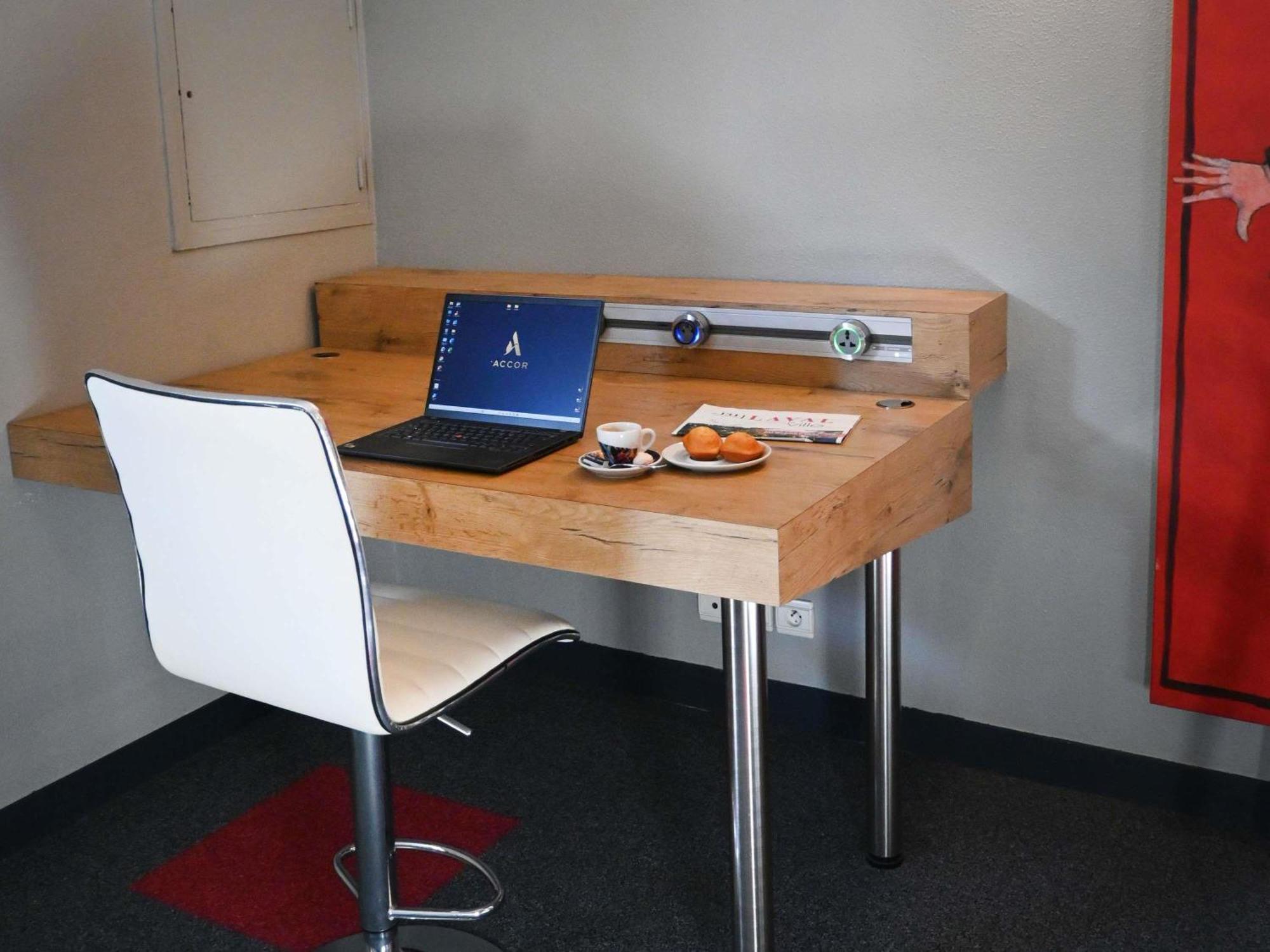 Ibis Laval Le Relais D'Armor Hotel Change  Exterior photo