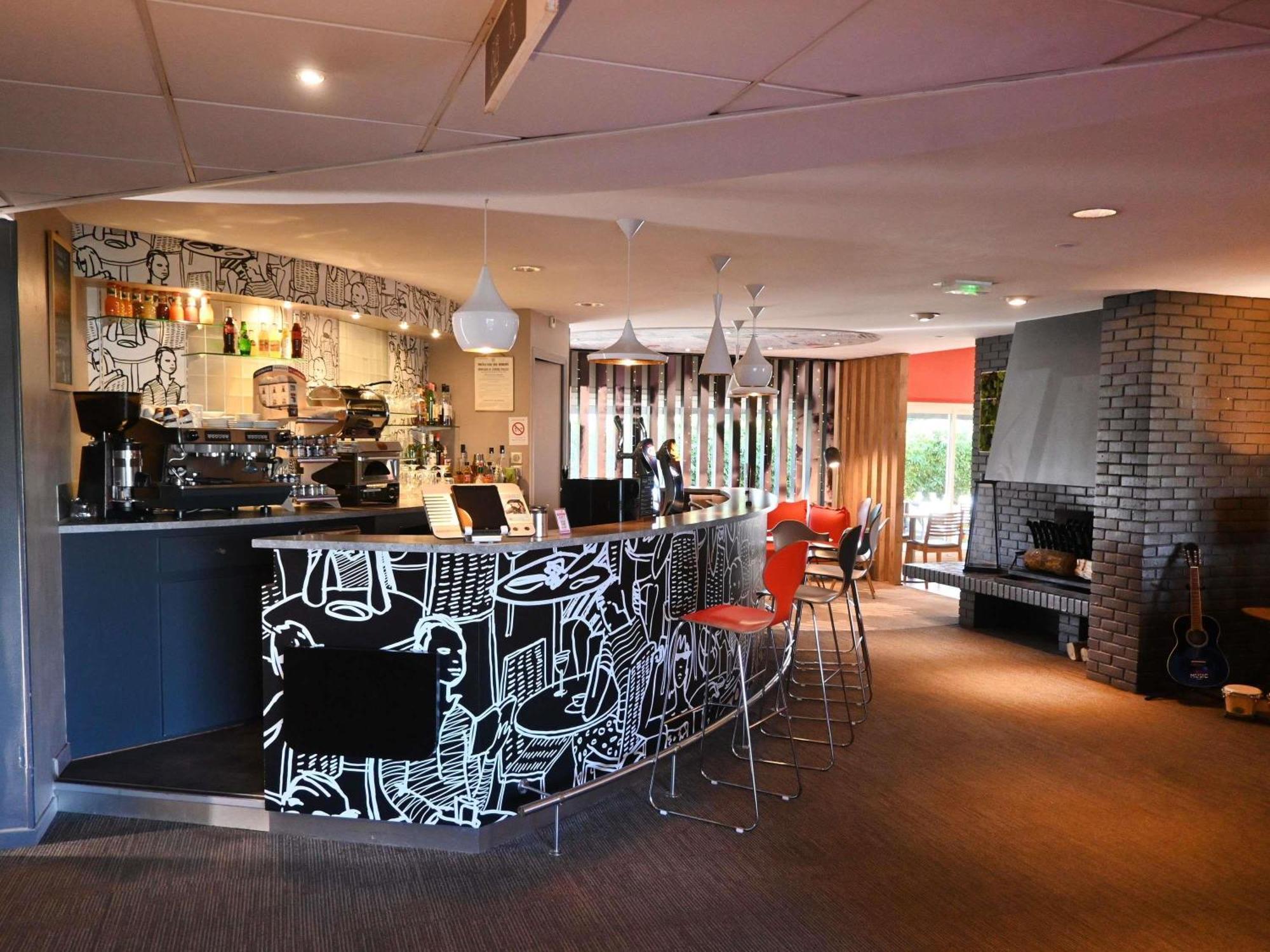 Ibis Laval Le Relais D'Armor Hotel Change  Exterior photo