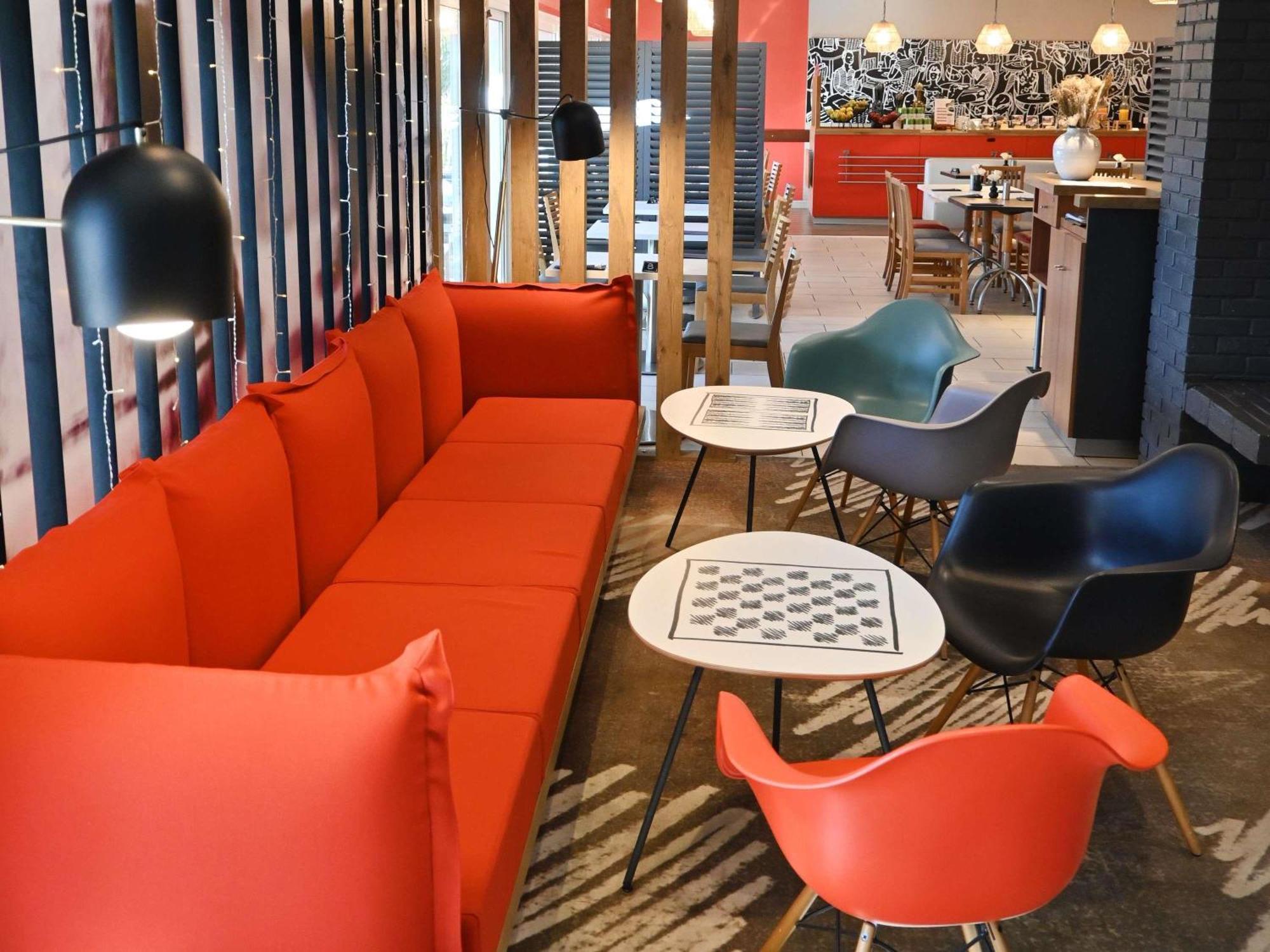 Ibis Laval Le Relais D'Armor Hotel Change  Exterior photo