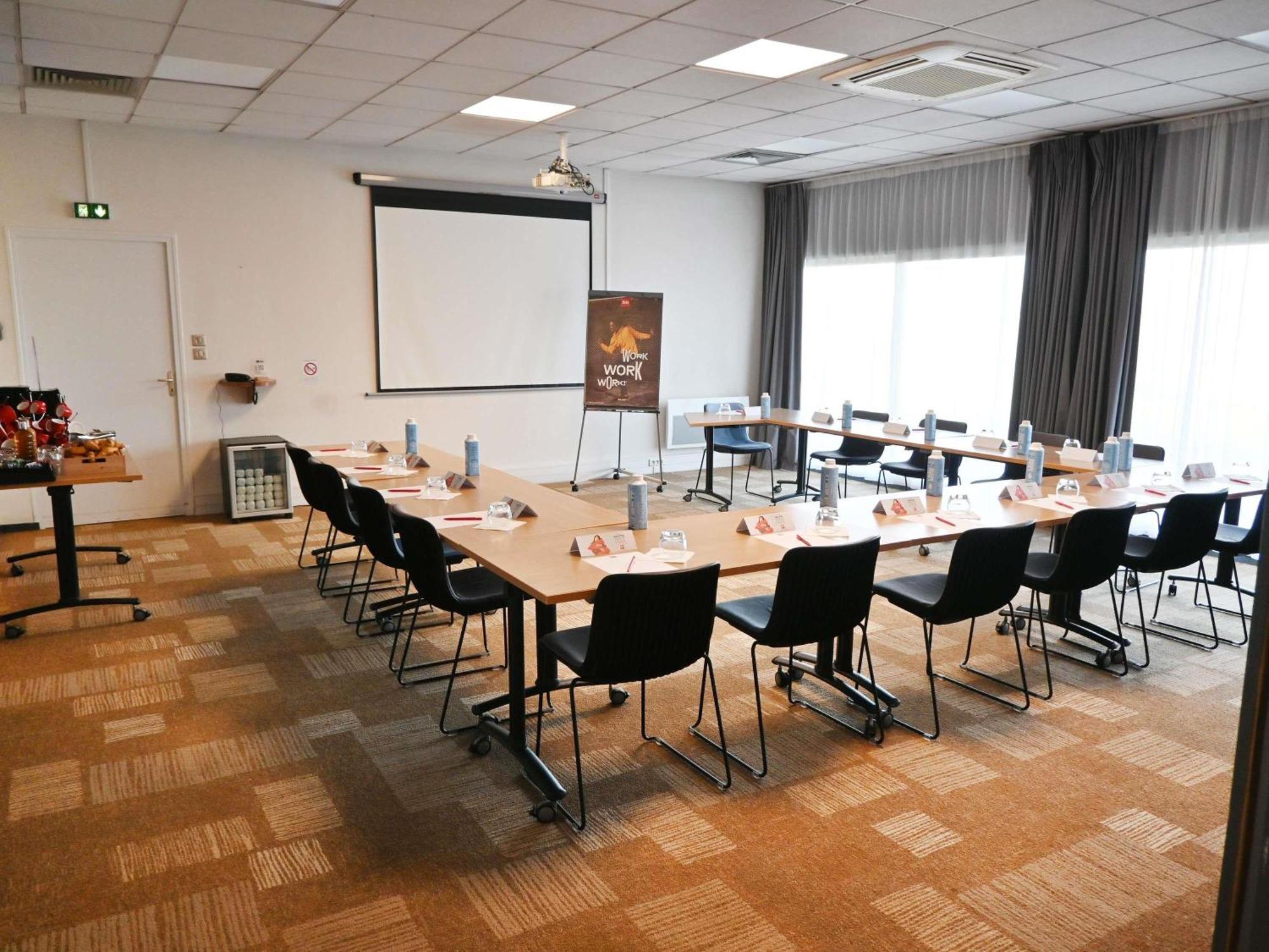 Ibis Laval Le Relais D'Armor Hotel Change  Exterior photo