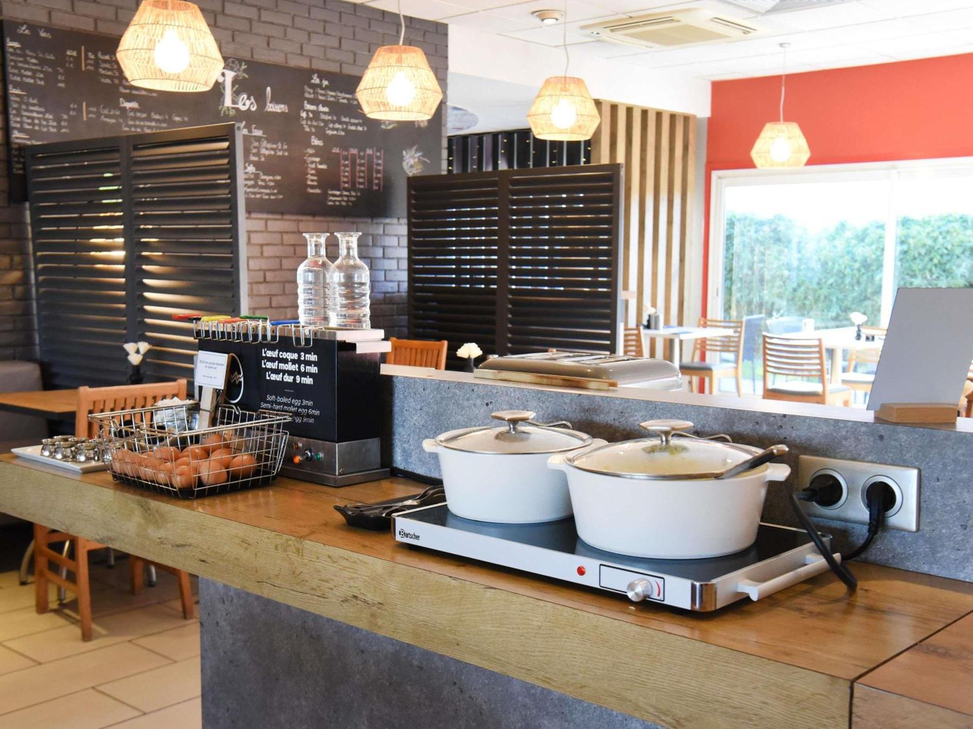 Ibis Laval Le Relais D'Armor Hotel Change  Exterior photo